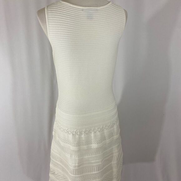 Lauren Sleeveless Dress - Picture 5 of 8